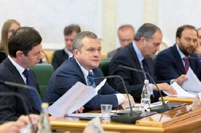 В Совете Федерации обсудили актуальные проблемы и перспективы института СРО